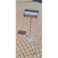 Stojan se zásobníkem na magnézium
